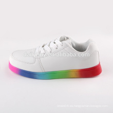 Unisex USB cargador colorido sole LED zapatos corrientes para adultos